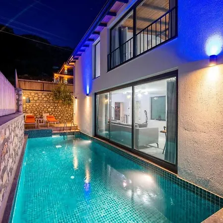 Kalkanda Korunakli Tatil Villasi *