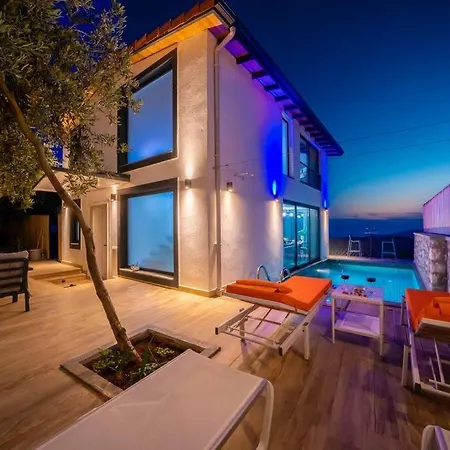 Kalkanda Korunakli Tatil Villasi Hotel Kalkan