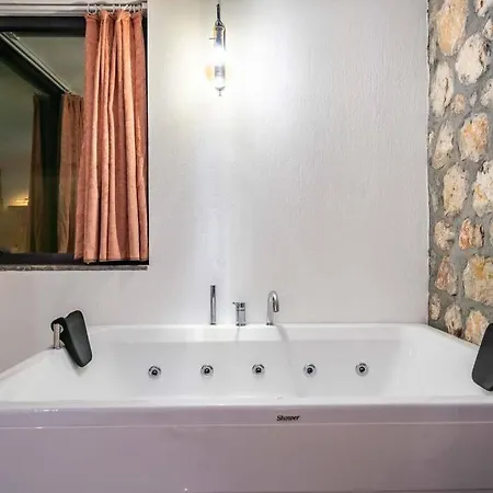 Kalkanda Korunakli Tatil Villasi Hotel *