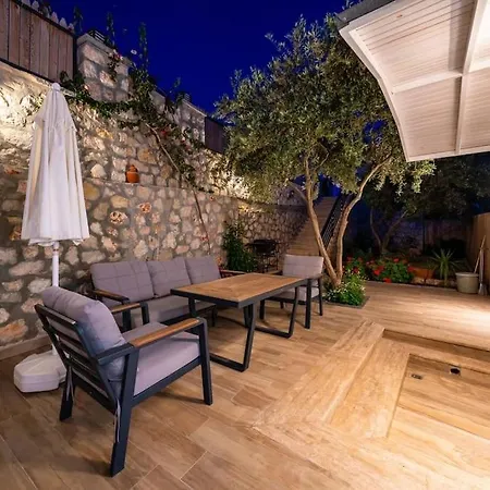 Kalkanda Korunakli Tatil Villasi * Kalkan