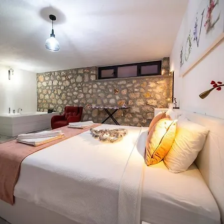 Kalkanda Korunakli Tatil Villasi * Kalkan